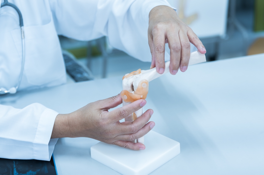 Orthopedist,Explain,To,The,Patient,For,Human,Cruciate,Ligament,Injury